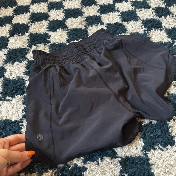 - Lululemon Hotty Hot Short II *Long 4" Black - Picture 5 of 6